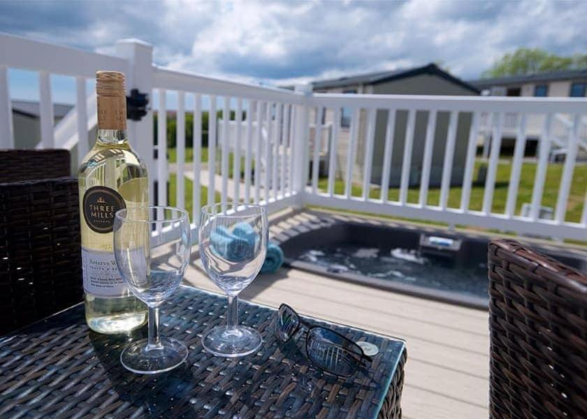 Rosefinch Sleeps 2 Persons-Private Hot Tub-Tranquil Holiday Away From It All Yet Not Far From St Austell- The Holiday Home Has One Bedroom, Living And Dining Area, Equipped Kitchen-Decking-Outdoor Furniture-Fishing Lakes-Non Pet Unit Екстер'єр фото